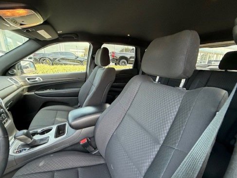 Used 2018 Jeep Grand Cherokee Laredo image 11
