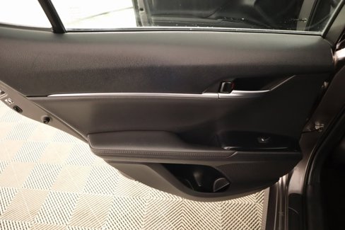 Used 2019 Toyota Camry LE image 18
