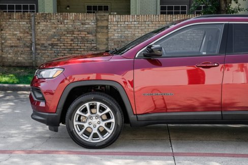 Used 2022 Jeep Compass Latitude image 21