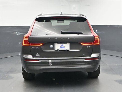 Used 2022 Volvo XC60 B5 Momentum w/ Climate Package image 7