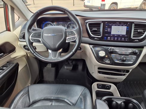 Used 2018 Chrysler Pacifica Touring-L Plus image 6