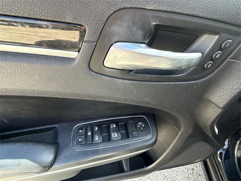 Used 2014 Chrysler 300 C image 24