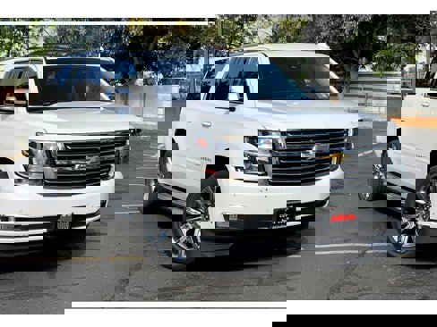 Used 2015 Chevrolet Suburban LTZ image 2