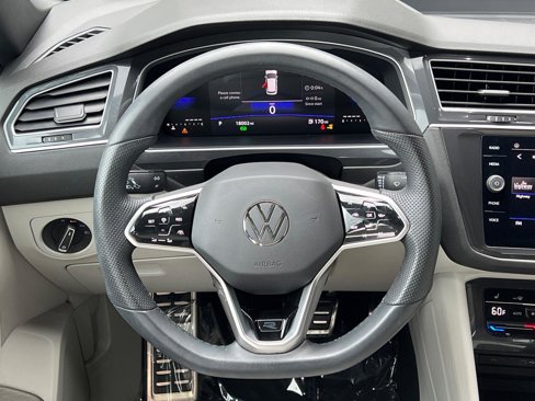 Used 2023 Volkswagen Tiguan SE R-Line image 24