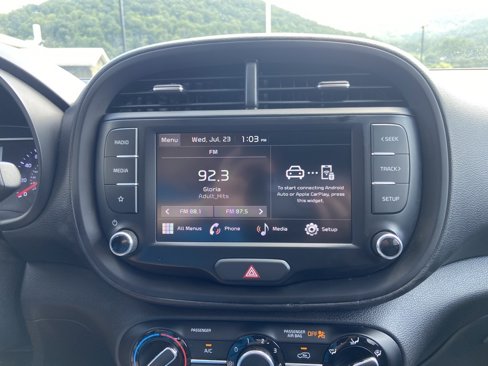 Used 2022 Kia Soul LX image 16