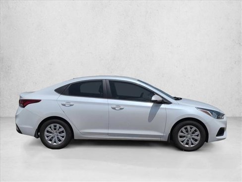 Used 2021 Hyundai Accent SE image 3