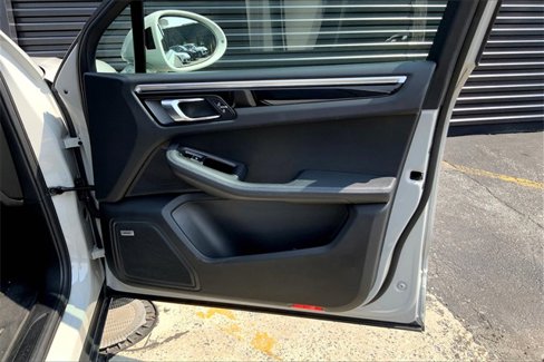 Certified 2020 Porsche Macan image 29