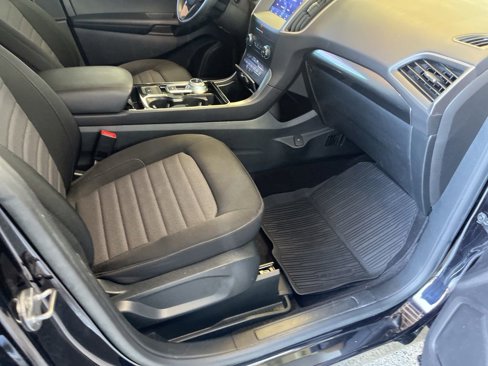Used 2020 Ford Edge SE image 29