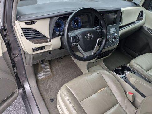 Used 2015 Toyota Sienna XLE Premium image 9