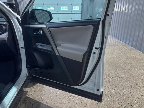 Used 2015 Toyota RAV4 XLE image 22