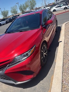Used 2020 Toyota Camry SE image 2