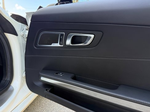 Used 2018 Mercedes-Benz AMG GT Roadster image 32