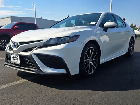 Used 2021 Toyota Camry SE image 8