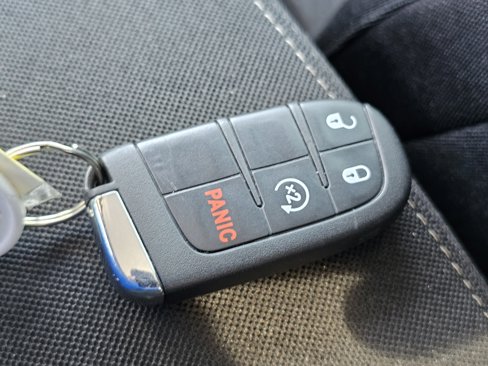 Used 2021 Jeep Renegade Latitude w/ Sun & Sound Group image 31