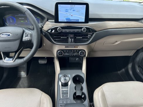 Used 2020 Ford Escape Titanium image 16
