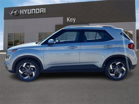 Certified 2021 Hyundai Venue SEL w/ Premium Package image 5