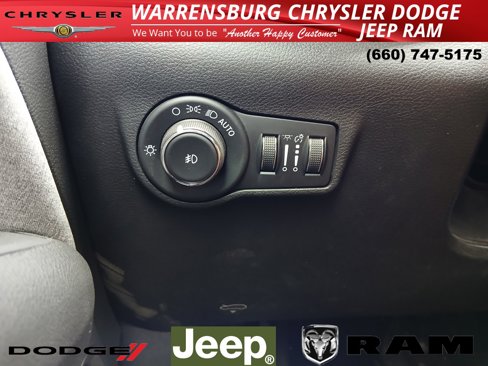 Used 2023 Jeep Compass Latitude image 28