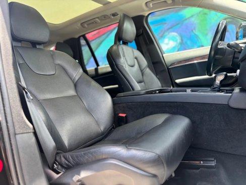 Used 2018 Volvo XC90 T6 Momentum w/ Convenience Package image 21