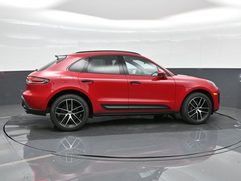 Used 2025 Porsche Macan image 10