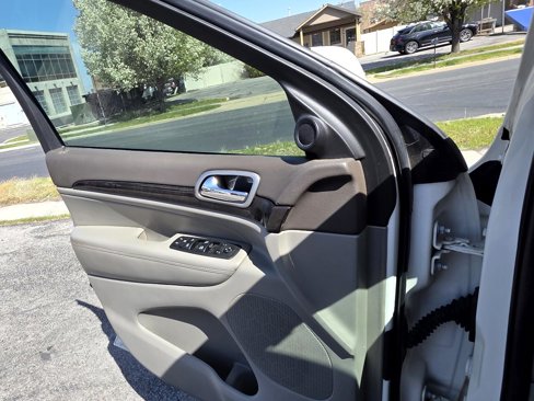 Used 2011 Jeep Grand Cherokee Laredo image 22