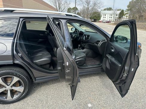 Used 2019 Jeep Cherokee Limited w/ Luxury Group image 19