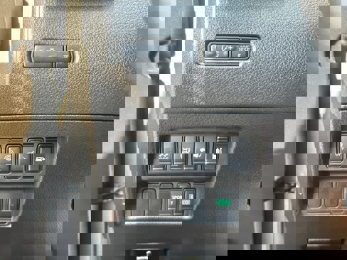 Used 2019 Nissan Rogue SV image 32