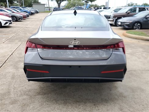 New 2025 Hyundai Elantra Blue image 4