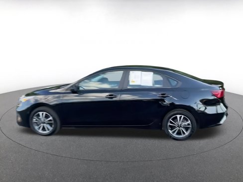 Used 2024 Kia Forte LXS image 9