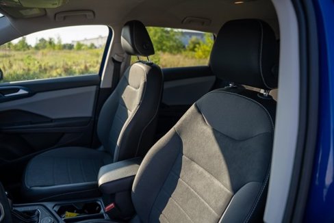 Certified 2022 Volkswagen Taos SE image 8