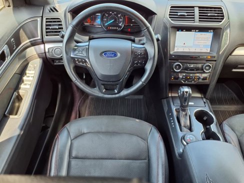 Used 2018 Ford Explorer XLT w/ Equipment Group 202A image 5