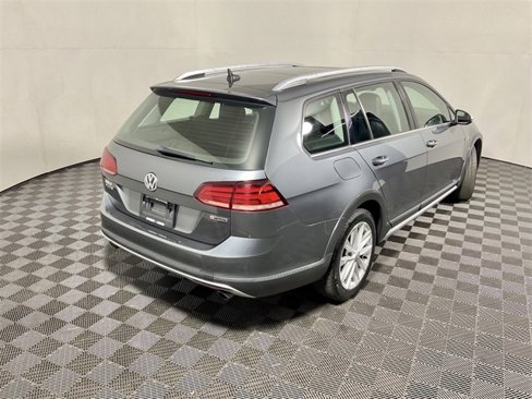 Used 2019 Volkswagen Golf Alltrack S image 16