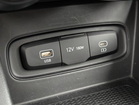 Used 2023 Hyundai Venue SEL image 19
