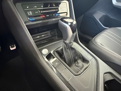 Used 2024 Volkswagen Tiguan SE R-Line image 49