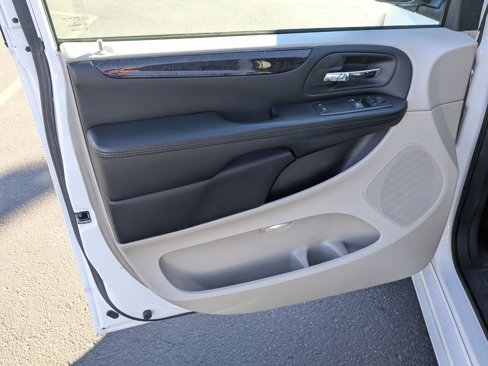 Used 2017 Dodge Grand Caravan SE image 12