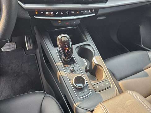 Used 2025 Cadillac XT4 Sport w/ Technology Package image 21