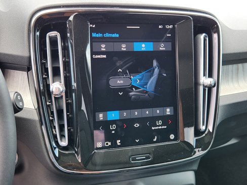 New 2025 Volvo XC40 B5 Core w/ Climate Package image 28