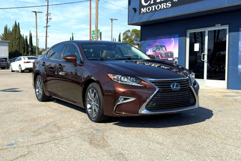 Used 2016 Lexus ES 300h image 3
