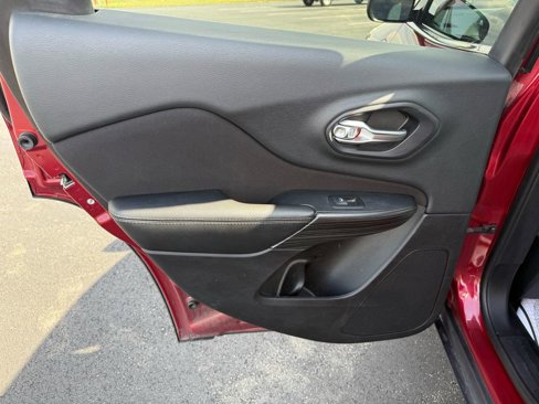 Used 2014 Jeep Cherokee Latitude image 19