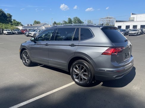 Certified 2022 Volkswagen Tiguan SE w/ Panoramic Sunroof Package image 3