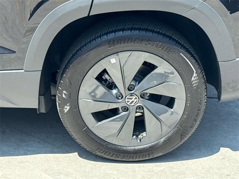 Certified 2025 Volkswagen Taos S image 31