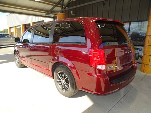 Used 2017 Dodge Grand Caravan SE image 3