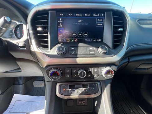 Used 2022 GMC Acadia Denali w/ Denali Technology Package image 24