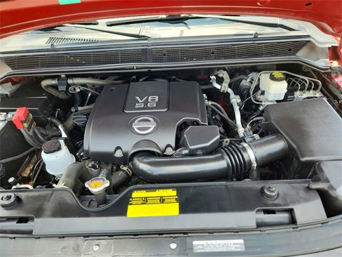 Used 2015 Nissan Titan SV image 16