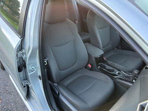 Used 2021 Toyota Corolla LE image 15