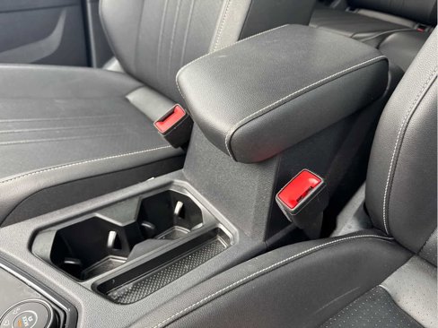Certified 2022 Volkswagen Tiguan SE R-Line image 28