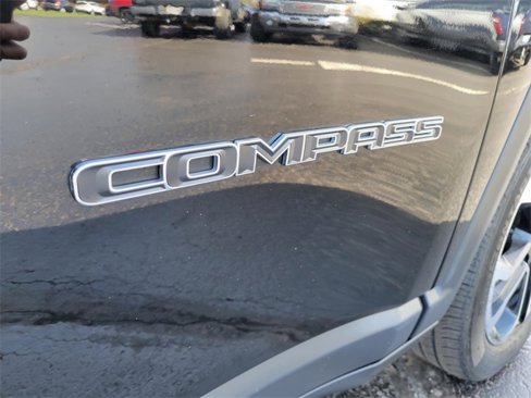 Used 2022 Jeep Compass Limited image 42