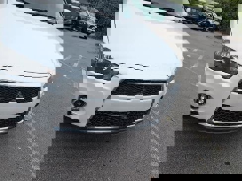 Used 2010 Mitsubishi Outlander SE image 7