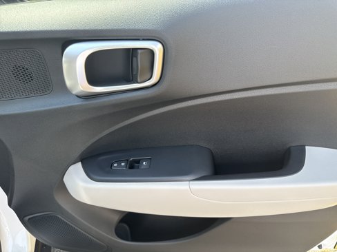 New 2025 Hyundai Venue SEL image 18