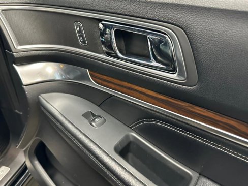 Used 2016 Ford Explorer Limited image 35