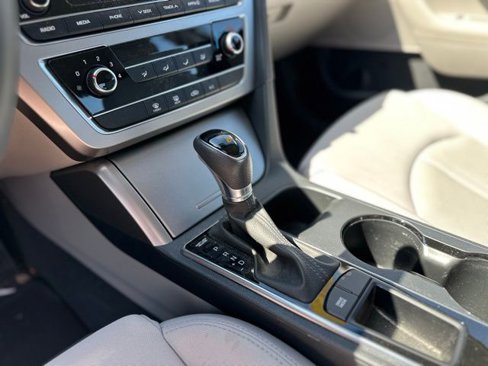 Used 2017 Hyundai Sonata SE image 12